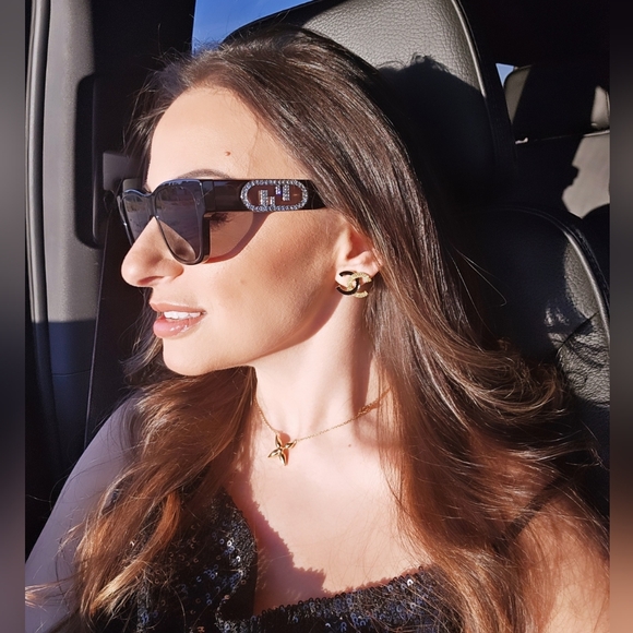 MY1980 IS NOW YOUREVERYDAYLUX AND LIVE! LUXURY SHARE SHOW! - Picture 3 of 5